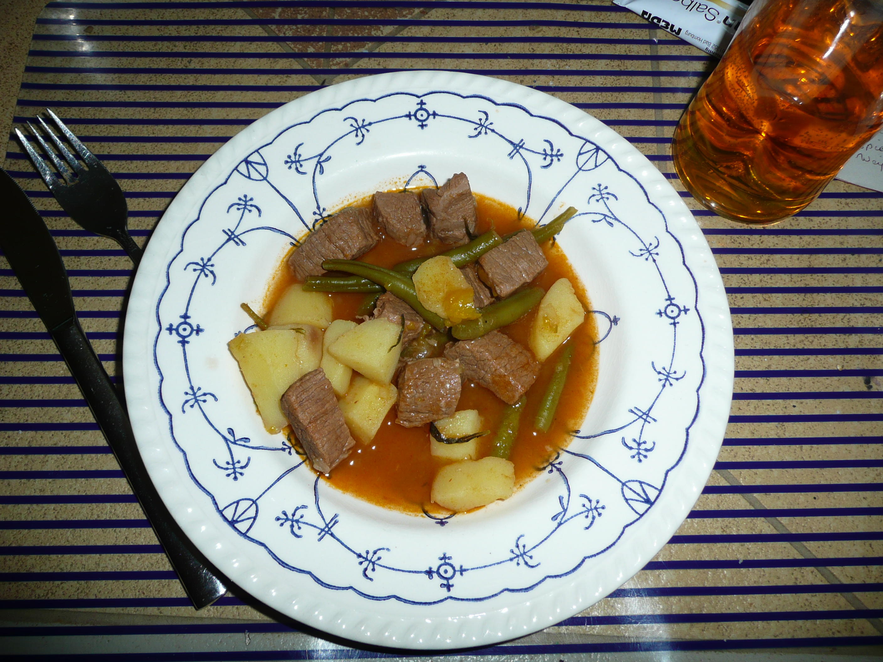 Bilder für Eintopf : Rindergulasch - Buschbohnen + Kartoffeln. - Rezept