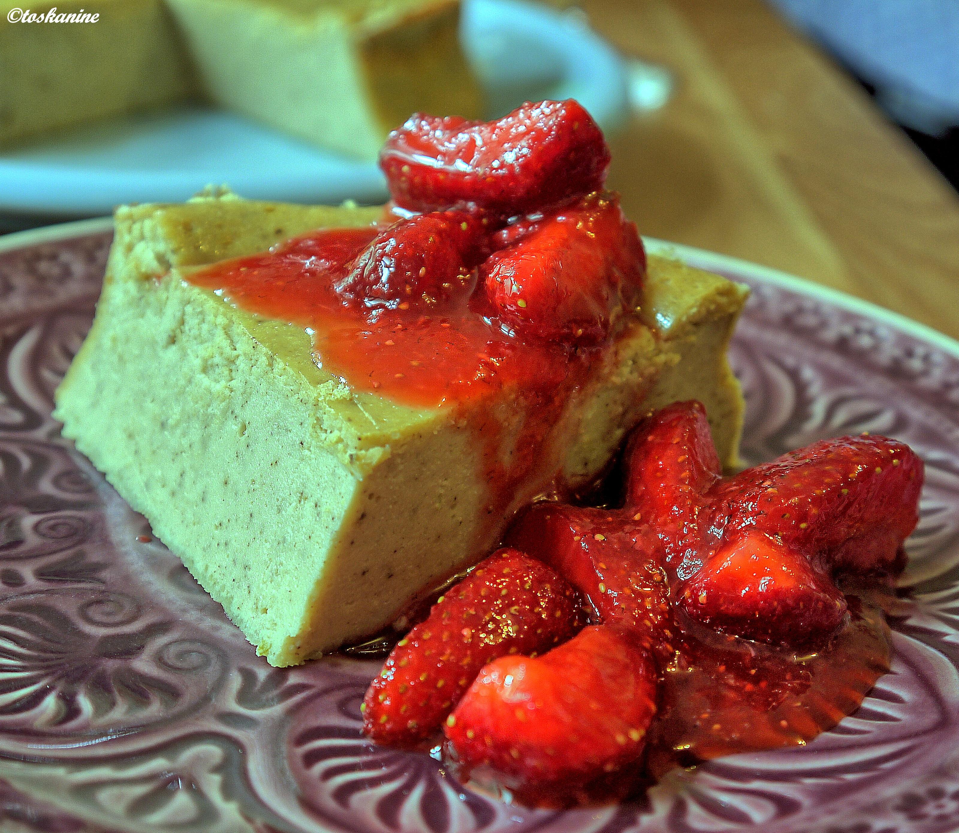 Bilder für Lakritz-Ricotta-Kuchen mit Limoncello-Erdbeeren - Rezept