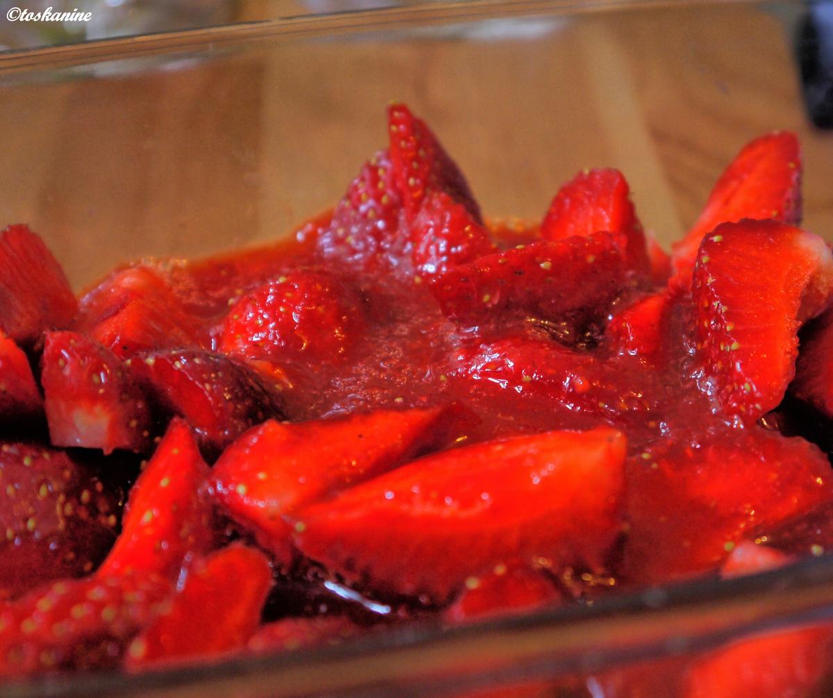 Lakritz-Ricotta-Kuchen mit Limoncello-Erdbeeren - Rezept - Bild Nr. 4