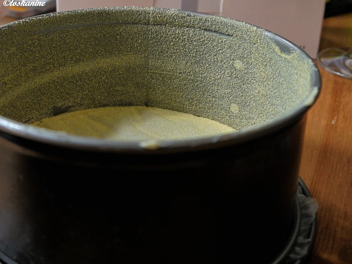 Lakritz-Ricotta-Kuchen mit Limoncello-Erdbeeren - Rezept - Bild Nr. 8