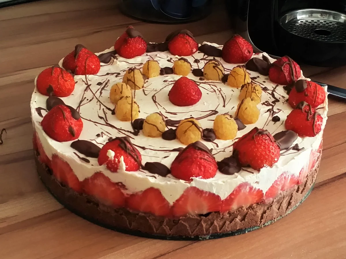 Erdbeertorte mit Keksboden ohne Backen - Rezept - Bild Nr. 7