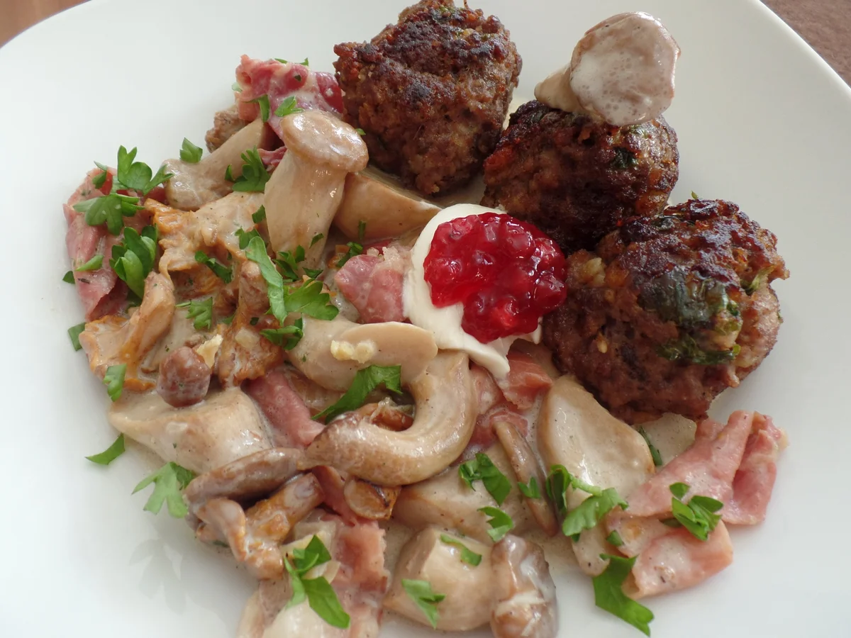 Rezept: Hackbällchen in Pilz-Speck-Sahne Bild Nr. 21 Hackbällchen in Pilz-Speck-Sahne - Rezept - Bild Nr. 21