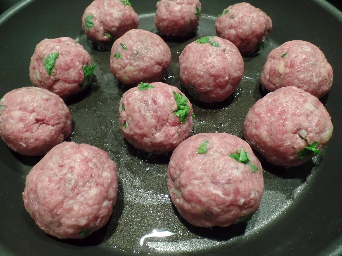 Rezept: Hackbällchen in Pilz-Speck-Sahne Bild Nr. 18 Hackbällchen in Pilz-Speck-Sahne - Rezept - Bild Nr. 18