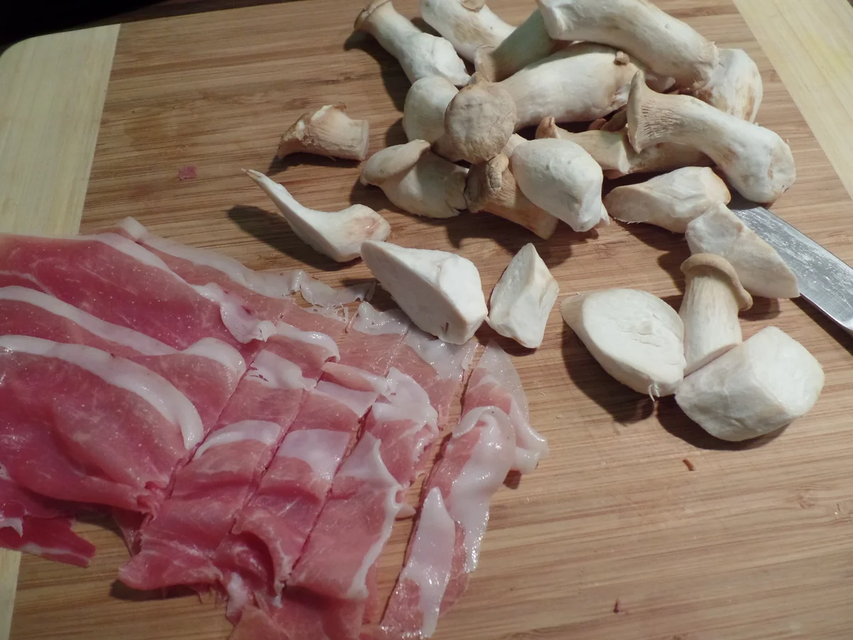 Rezept: Hackbällchen in Pilz-Speck-Sahne Bild Nr. 23 Hackbällchen in Pilz-Speck-Sahne - Rezept - Bild Nr. 23