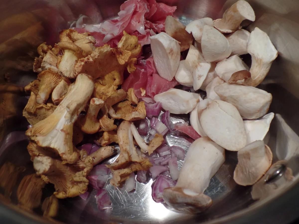 Rezept: Hackbällchen in Pilz-Speck-Sahne Bild Nr. 22 Hackbällchen in Pilz-Speck-Sahne - Rezept - Bild Nr. 22