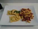 Cavatelli Con Salsiccia und Ravioli Ripieni alla Ricotta e Spinaci - Rezept