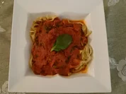 Rezept: Hausgemachte Tagliatelle in Datteltomatensoรe Hausgemachte Tagliatelle in Datteltomatensoรe - Rezept