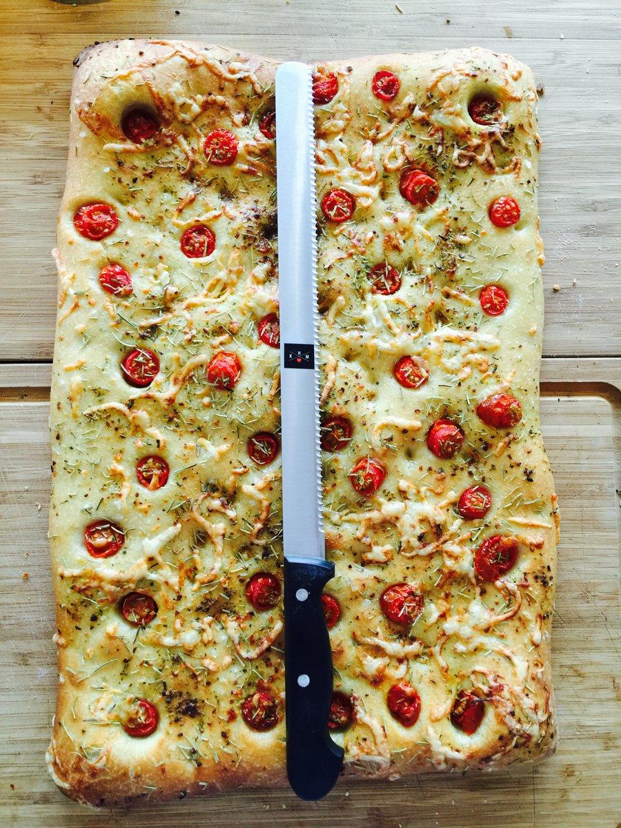 Bilder für Focaccia mit Sherry Tomaten und Käse - Rezept