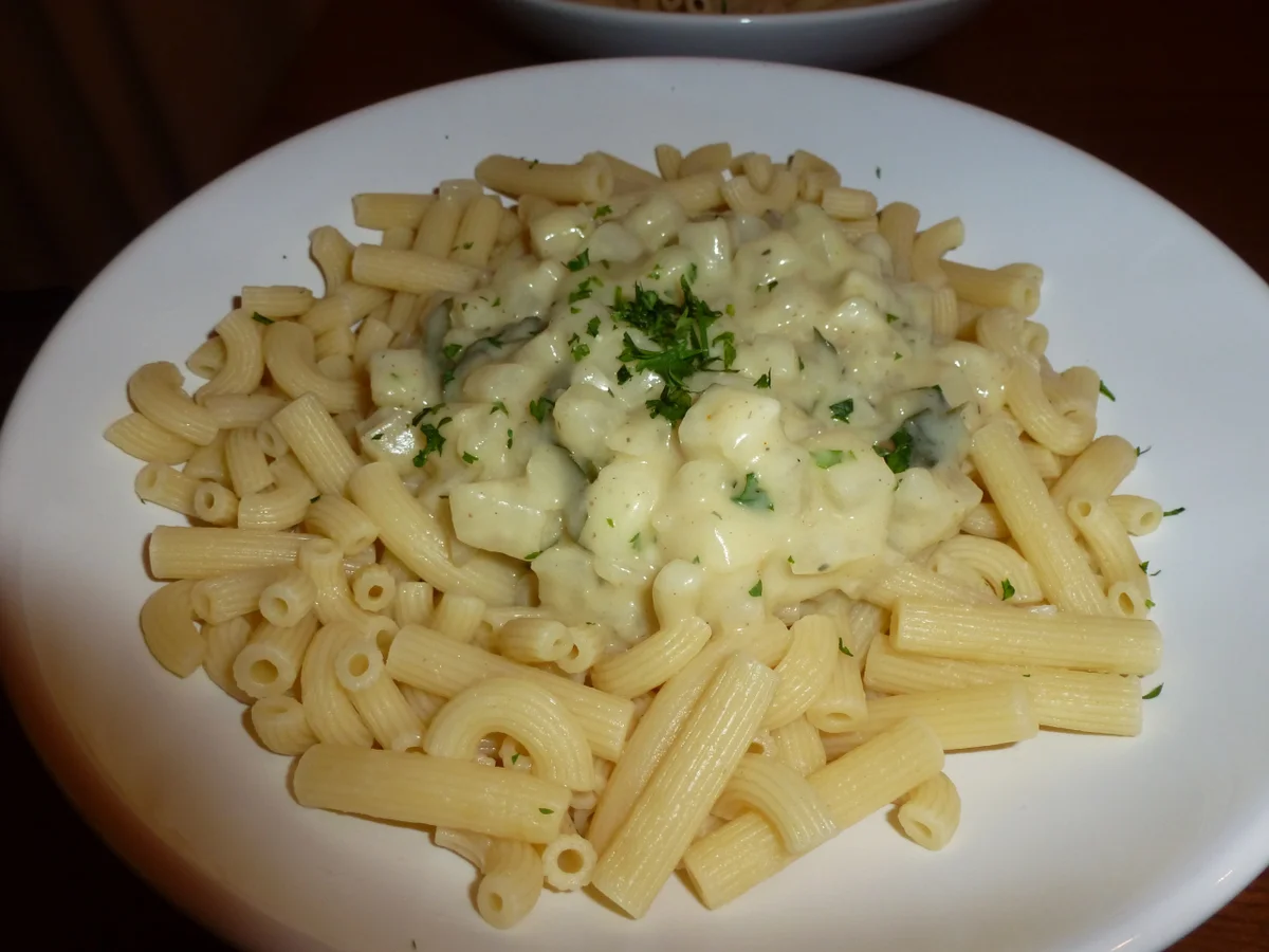 Rezept: Kohlrabi-Parmesan-Soße mit Pasta Kohlrabi-Parmesan-Soße mit Pasta - Rezept