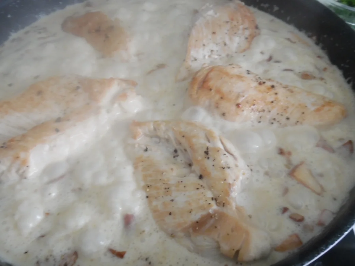 Rezept: Orecchiette mit Rahm-Pfifferlingen und Hähnchenbrustfilet Bild Nr. 3 Orecchiette mit Rahm-Pfifferlingen und Hähnchenbrustfilet - Rezept - Bild Nr. 3