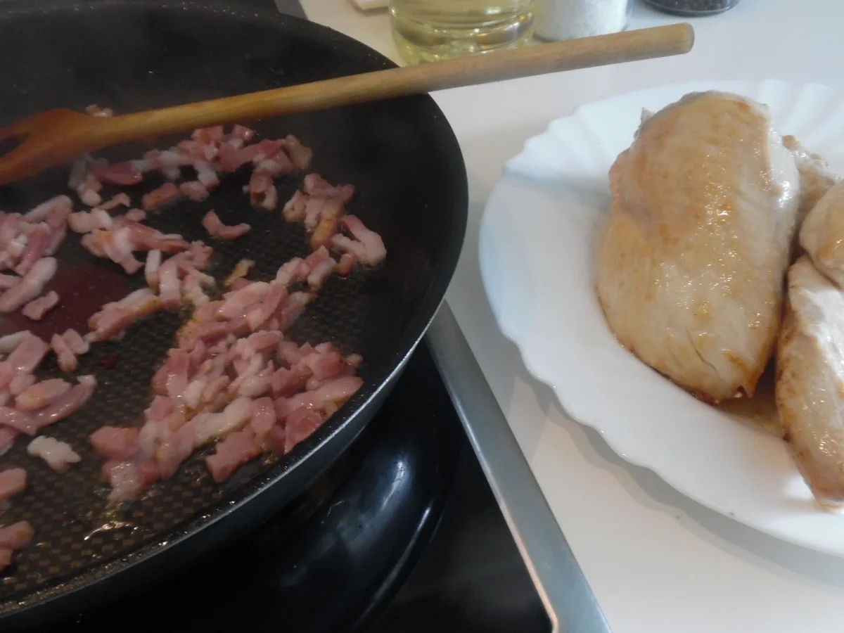 Rezept: Orecchiette mit Rahm-Pfifferlingen und Hähnchenbrustfilet Bild Nr. 8 Orecchiette mit Rahm-Pfifferlingen und Hähnchenbrustfilet - Rezept - Bild Nr. 8