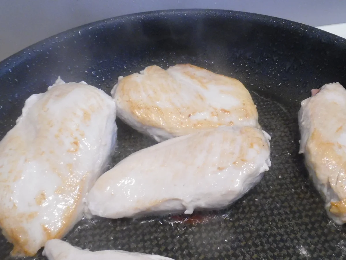 Rezept: Orecchiette mit Rahm-Pfifferlingen und Hähnchenbrustfilet Bild Nr. 9 Orecchiette mit Rahm-Pfifferlingen und Hähnchenbrustfilet - Rezept - Bild Nr. 9