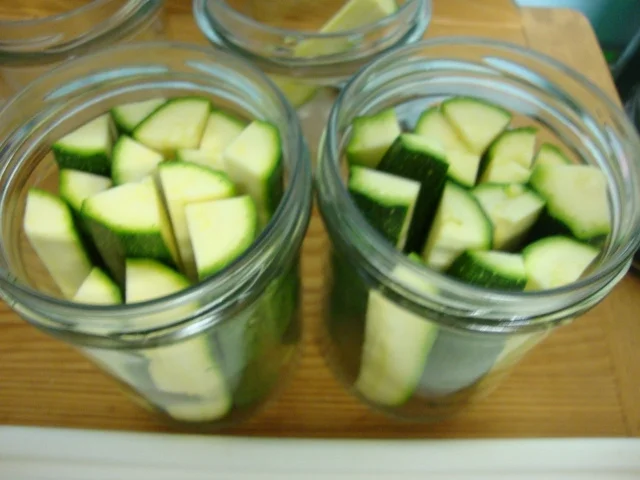 Rezept: eingelegte Zucchini Sticks Bild Nr. 4 eingelegte Zucchini Sticks - Rezept - Bild Nr. 4