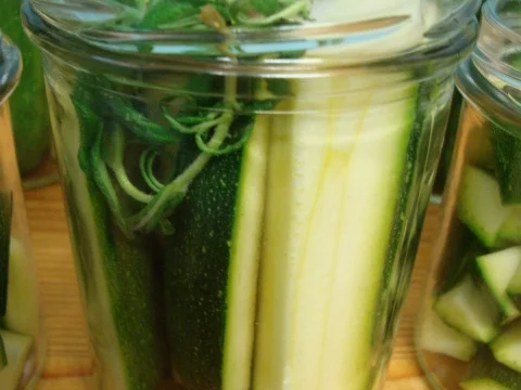 Rezept: eingelegte Zucchini Sticks Bild Nr. 5 eingelegte Zucchini Sticks - Rezept - Bild Nr. 5