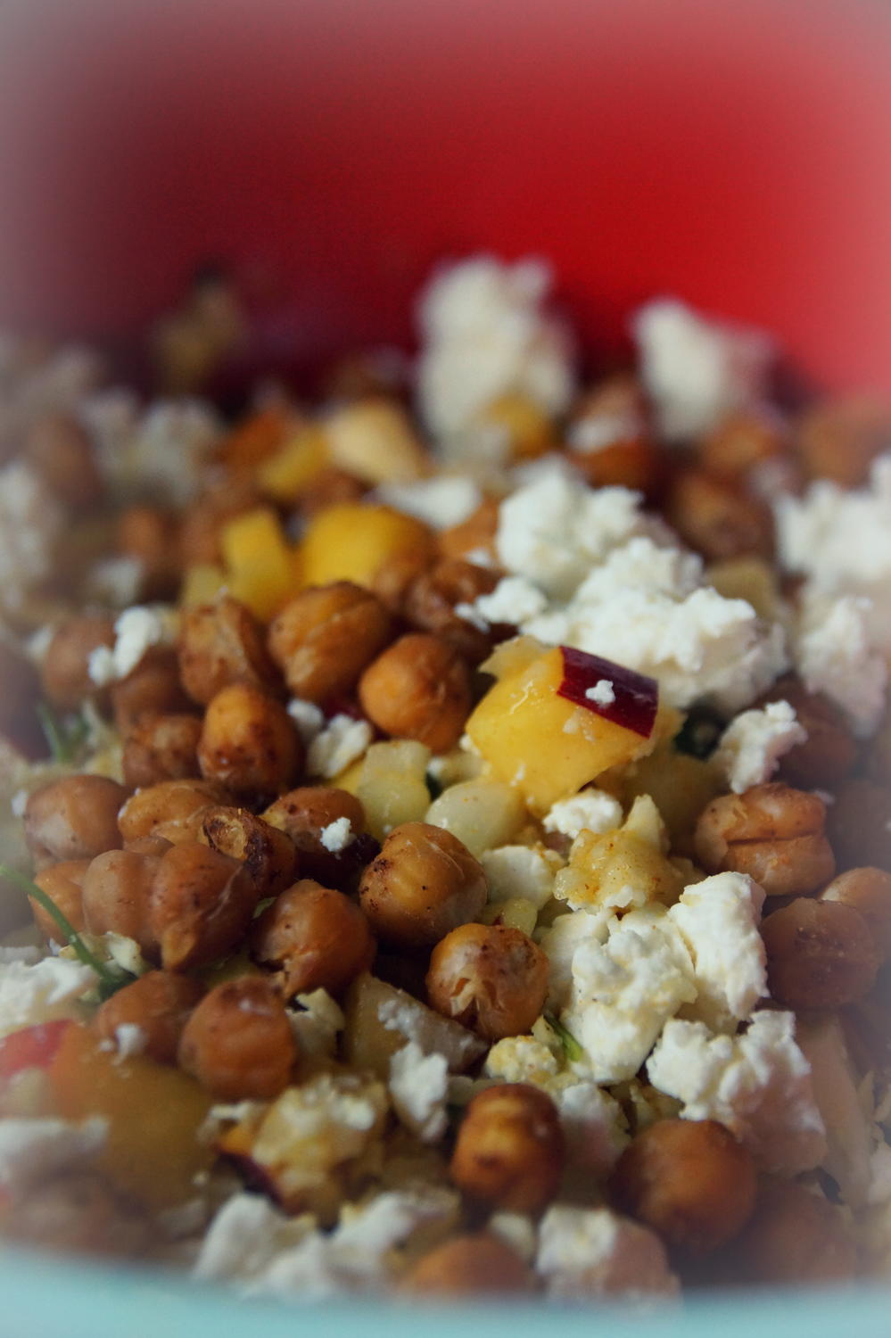 Salat: Blumenkohl-Tabouleh mit Pfirsichen und knusprigen Kichererbsen ...
