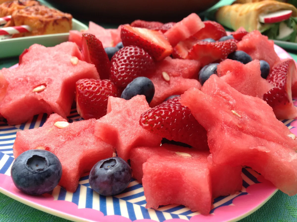 Sommersnacks: Pizzaschnecken, Obstsalat & Schokobananen - Rezept - Bild Nr. 3