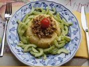 Flickerklops mit Kartoffelstampf und chinesischen Gurkensalat - Rezept