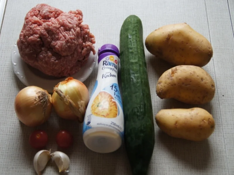 Flickerklops mit Kartoffelstampf und chinesischen Gurkensalat - Rezept - Bild Nr. 2