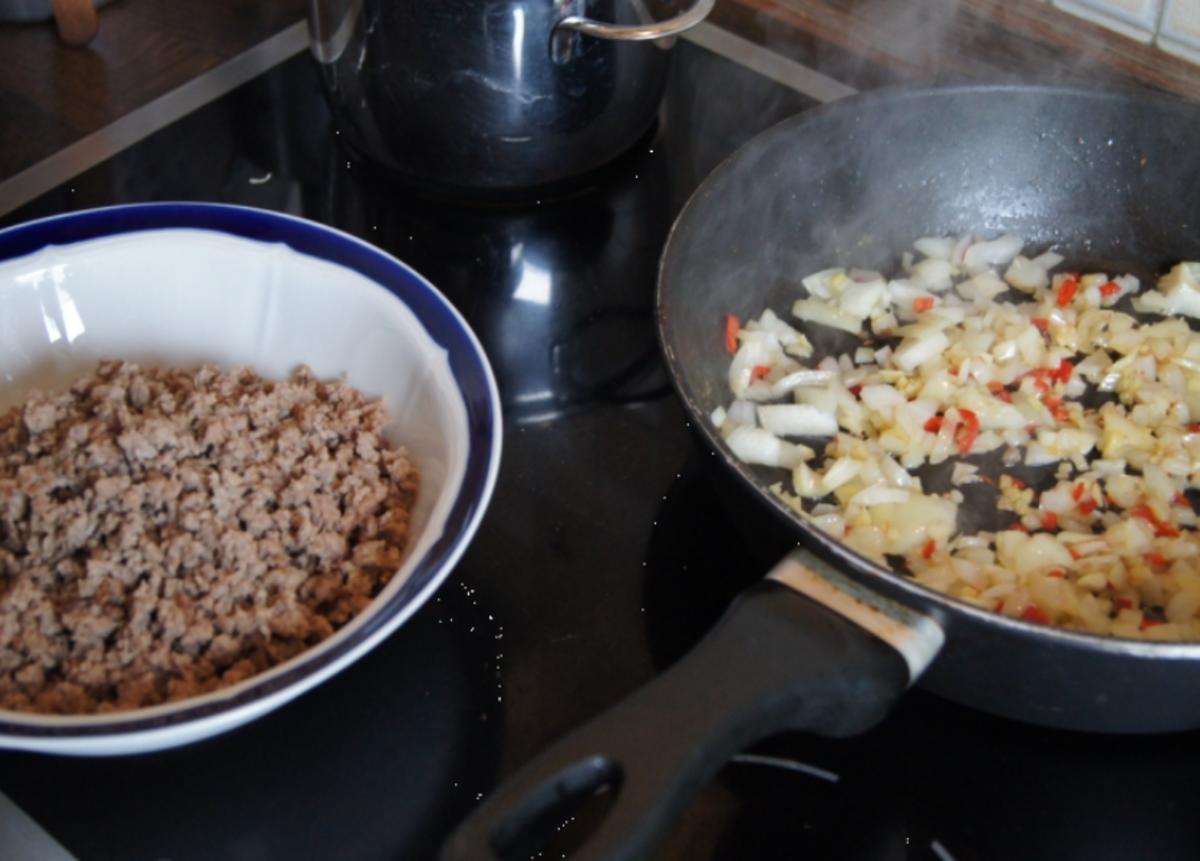 Flickerklops mit Kartoffelstampf und chinesischen Gurkensalat - Rezept - Bild Nr. 8