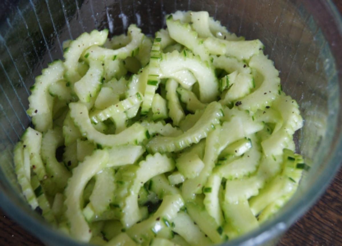 Flickerklops mit Kartoffelstampf und chinesischen Gurkensalat - Rezept - Bild Nr. 14
