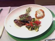 Lammlachse im Amarenalack mit gegrillter Zucchini (Blick über Hensslers Schulter) - Rezept