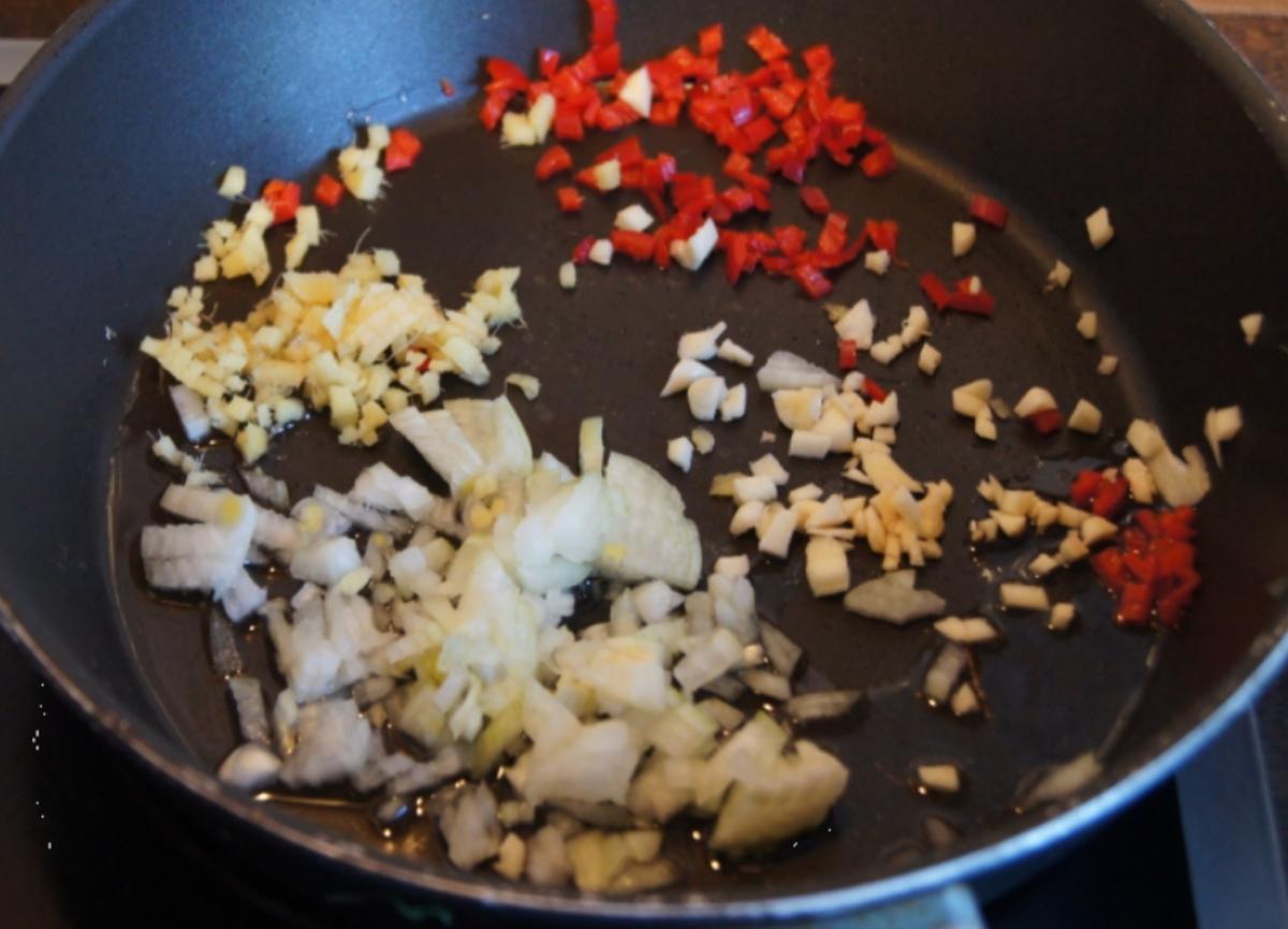 Wachteleieromelett mit herzhaften Tomaten - Rezept - Bild Nr. 63