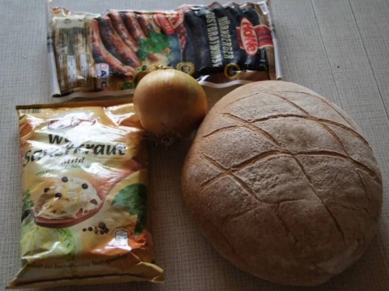 Nürnberger Rostbratwürste mit Sauerkraut und Bauernbrot - Rezept - Bild Nr. 57