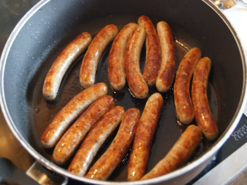 Nürnberger Rostbratwürste mit Sauerkraut und Bauernbrot - Rezept - Bild Nr. 59