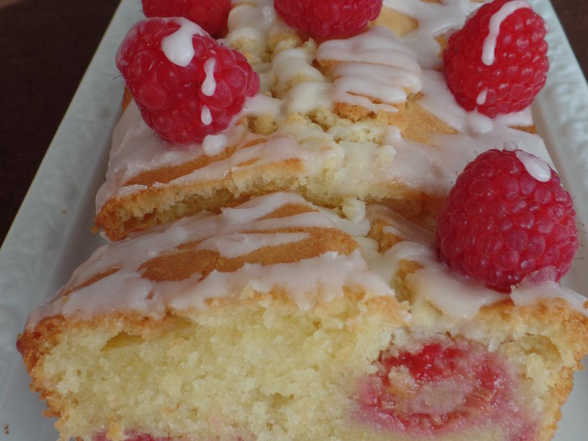 Saftiger Rührkuchen mit Rosinen und Schmand Rezepte - kochbar.de