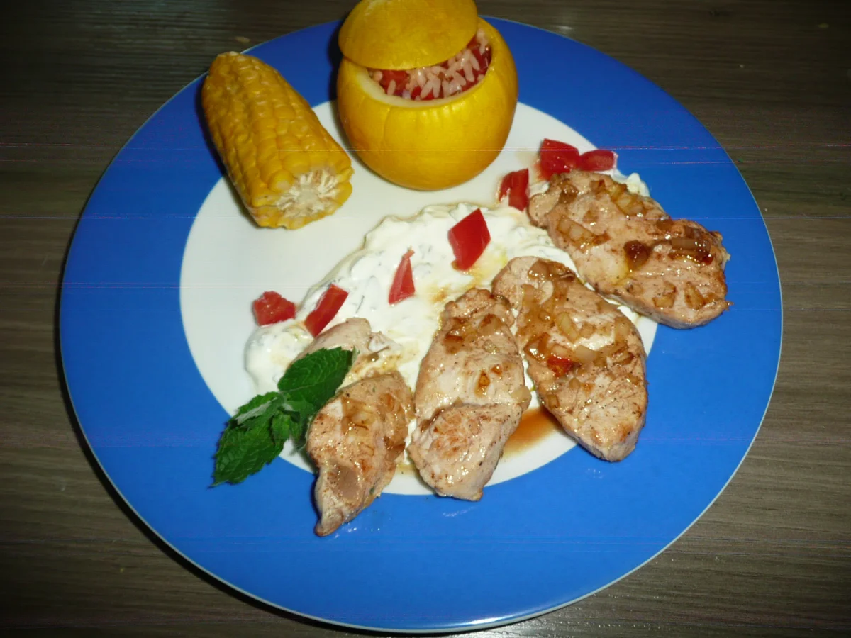 Rezept: Gefüllte Zucchini, an Zuckermais, Minz -Dipp und Putenstreifen. Bild Nr. 100 Gefüllte Zucchini, an Zuckermais, Minz -Dipp und Putenstreifen. - Rezept - Bild Nr. 100