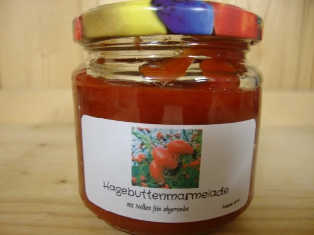 Hagebuttenmarmelade mit Gewürznelken verfeinert - Rezept