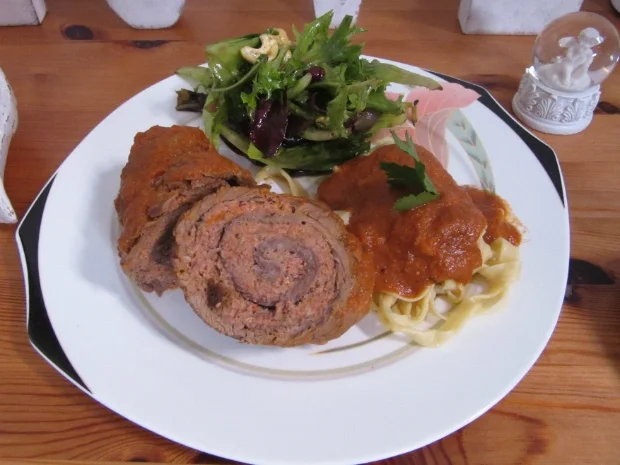 Braciola - italienische Roulade mit Hackfleischfüllung - Rezept