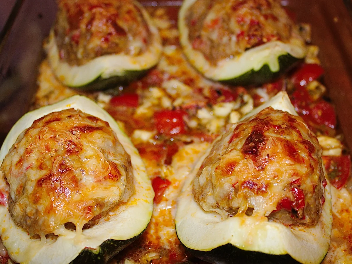 Zucchini gefüllt mit Bratwurstbrät & Käse - Rezept - Bild Nr. 107
