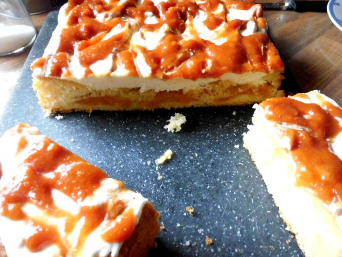 Bilder für aprikosenkuchen mit sahne-schmandcreme und aprikosenpüree Rezept