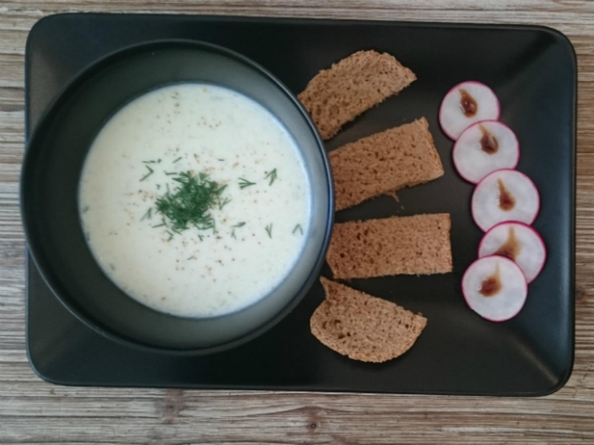 Bilder für Kalte Senfgurkencremesuppe mit Bierbrot - Rezept