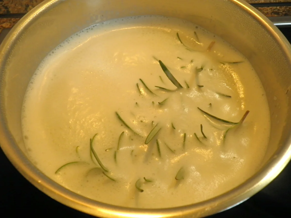 Rosmarin - Parfait ...  auf einer mediterranen weißen Schokoladen - Sauce ... - Rezept - Bild Nr. 137