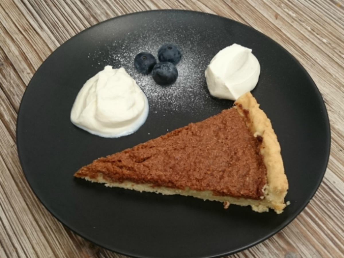 Treacle tart with clotted cream - Rezept