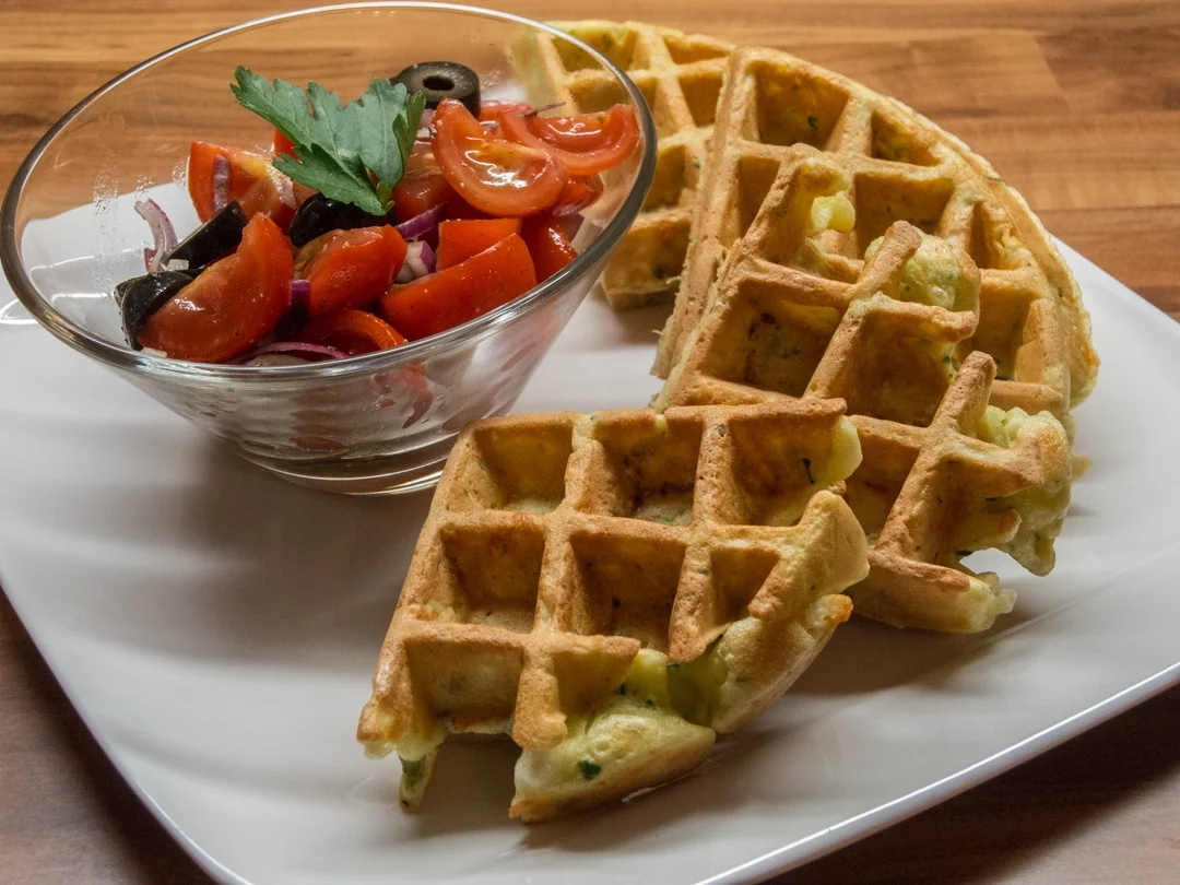 Waffeln: Zucchiniwaffeln mit Tomatensalat - Rezept - Bild Nr. 132