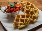 Waffeln: Zucchiniwaffeln mit Tomatensalat - Rezept - Bild Nr. 132