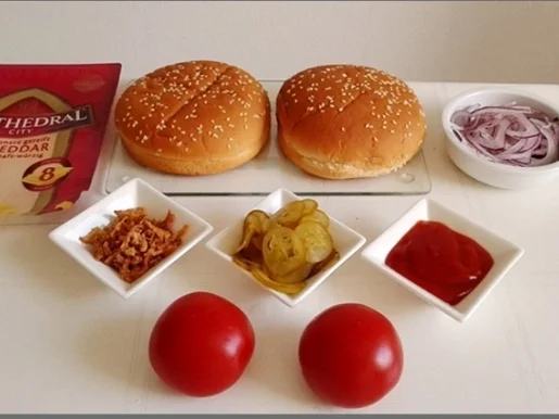 Rezept: Mega Burger mit Bratwurstschnecke und… Bild Nr. 147 Mega Burger mit Bratwurstschnecke und… - Rezept - Bild Nr. 147