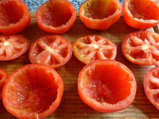 Geschmorte Fleischtomaten,gefüllt mit Safran-Risotto,im Parma-Schinkenmantel - Rezept - Bild Nr. 147