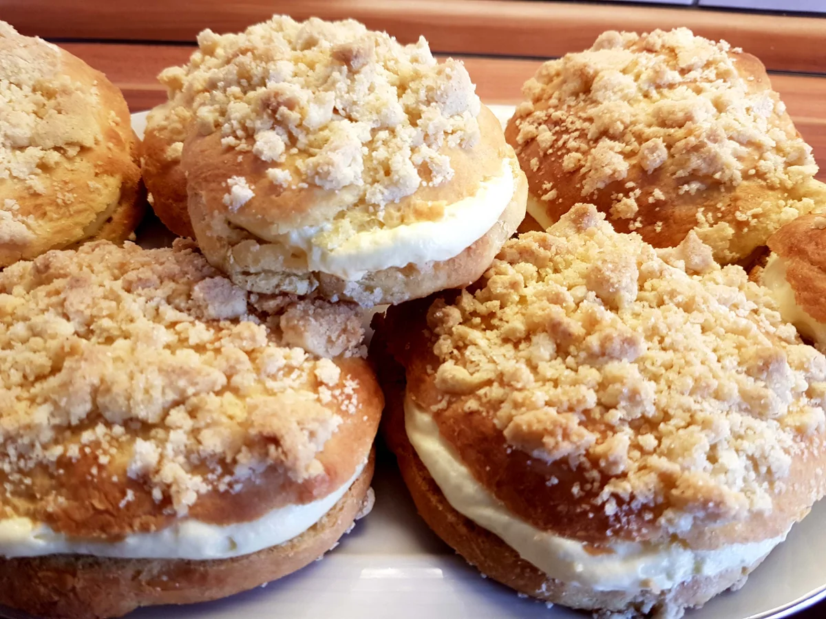 Mazu12-Hefe Streuseltaler mit einer Paradiescreme - Rezept - Bild Nr. 148