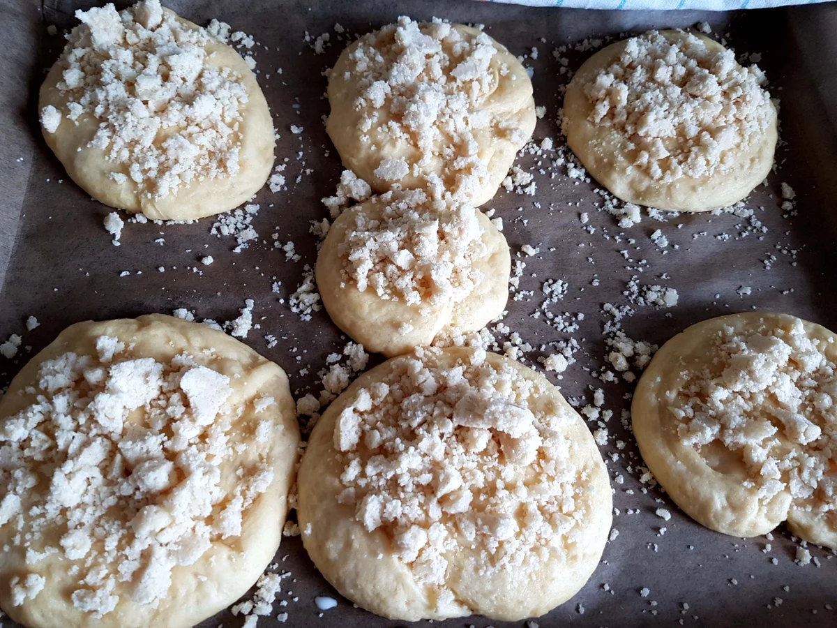 Mazu12-Hefe Streuseltaler mit einer Paradiescreme - Rezept - Bild Nr. 157