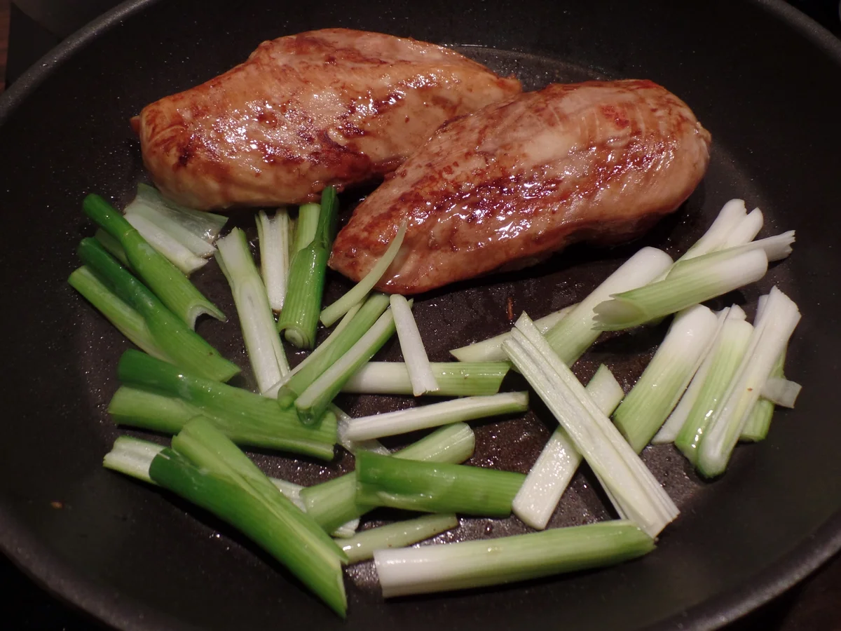 Rezept: Hähnchenbrust mit Erdnuss-Sauce und Reisnudelsalat Bild Nr. 158 Hähnchenbrust mit Erdnuss-Sauce und Reisnudelsalat - Rezept - Bild Nr. 158