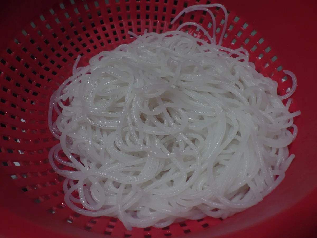 Rezept: Hähnchenbrust mit Erdnuss-Sauce und Reisnudelsalat Bild Nr. 163 Hähnchenbrust mit Erdnuss-Sauce und Reisnudelsalat - Rezept - Bild Nr. 163