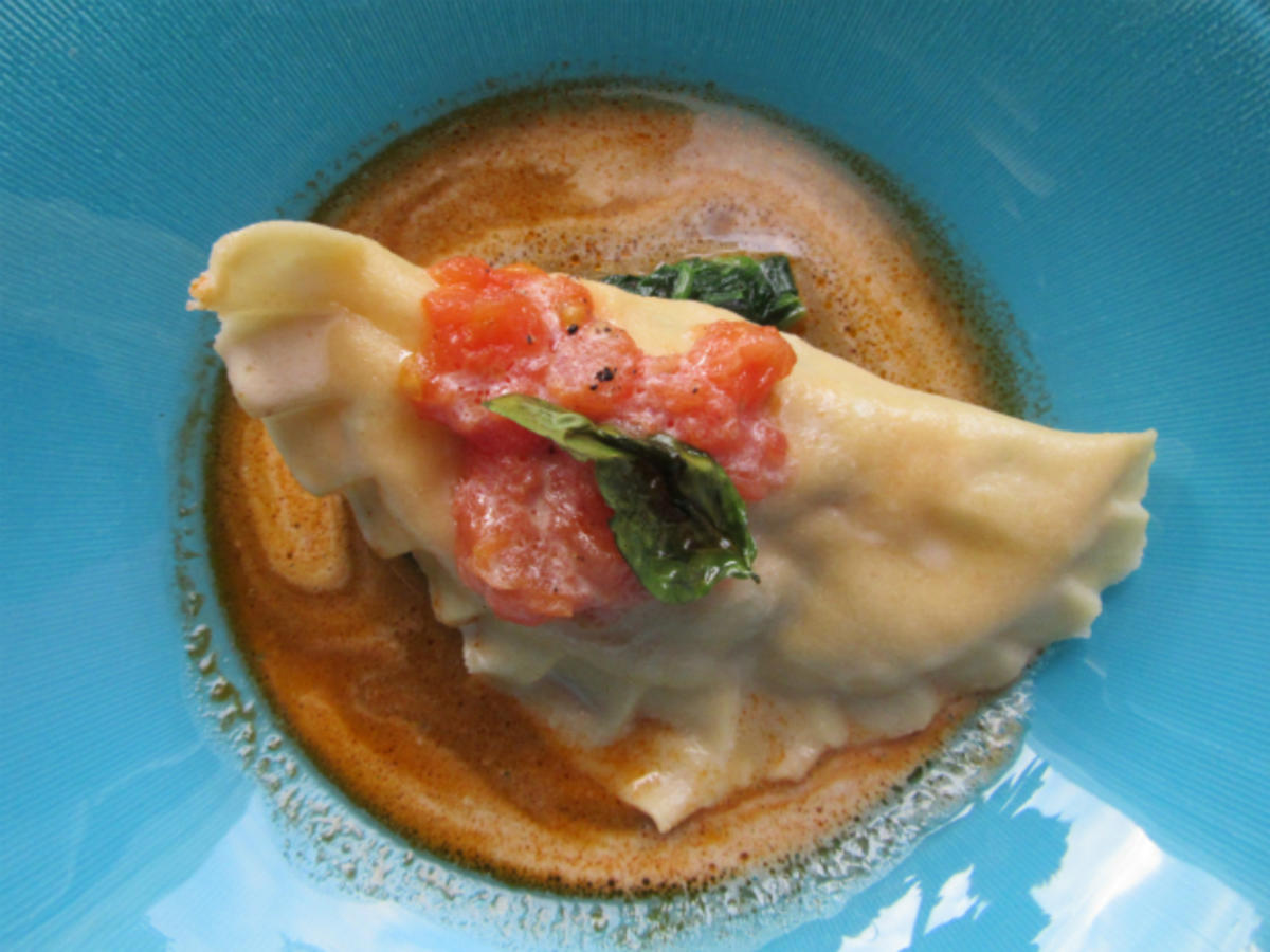 Bilder für Ravioli von Hummer und Lachs an Zitronengras-Kerbel-Velouté - Rezept