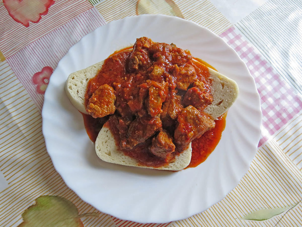 Saftiges Schweinegulasch - Rezept mit Bild - kochbar.de