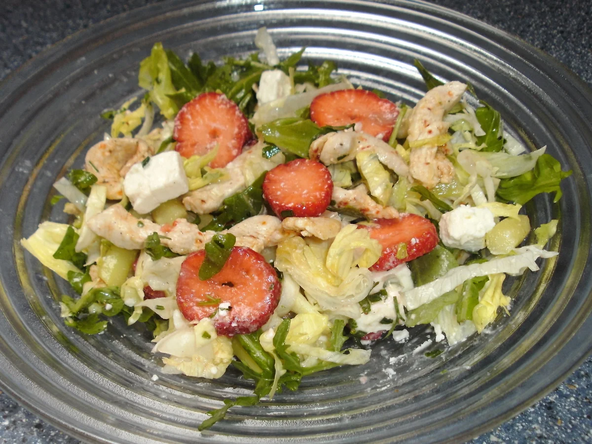 Salat mit Erdbeeren, Hähnchenstreifen und Feta - Rezept - Bild Nr. 170