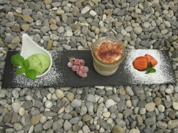 Basilikum-Parfait mit geeistem Espresso - Rezept