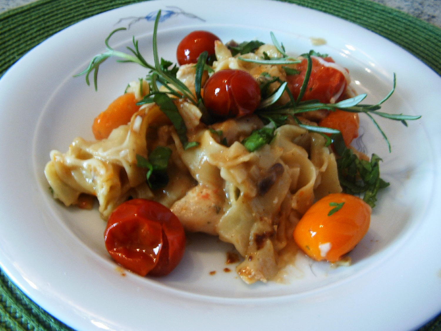 Nudel-Tomaten-Hähnchen-Pfanne - Rezept - kochbar.de